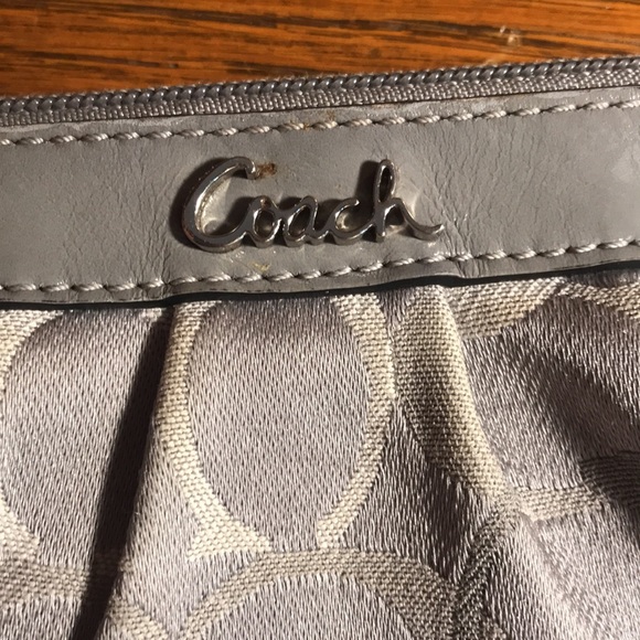 COACH GRAY WRISTLET BAG - Picture 4 of 8